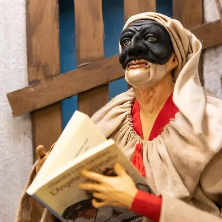 Na' Poesia Santa Chiara Ztl Neapol