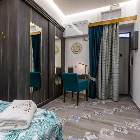 Na' Poesia Santa Chiara Ztl Apartmán *